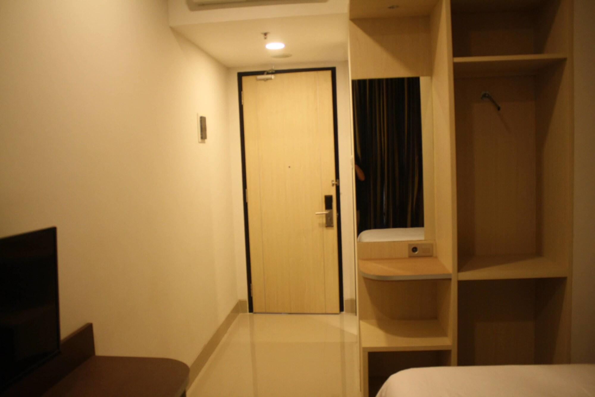 Sparks Odeon Sukabumi, Artotel Curated Экстерьер фото