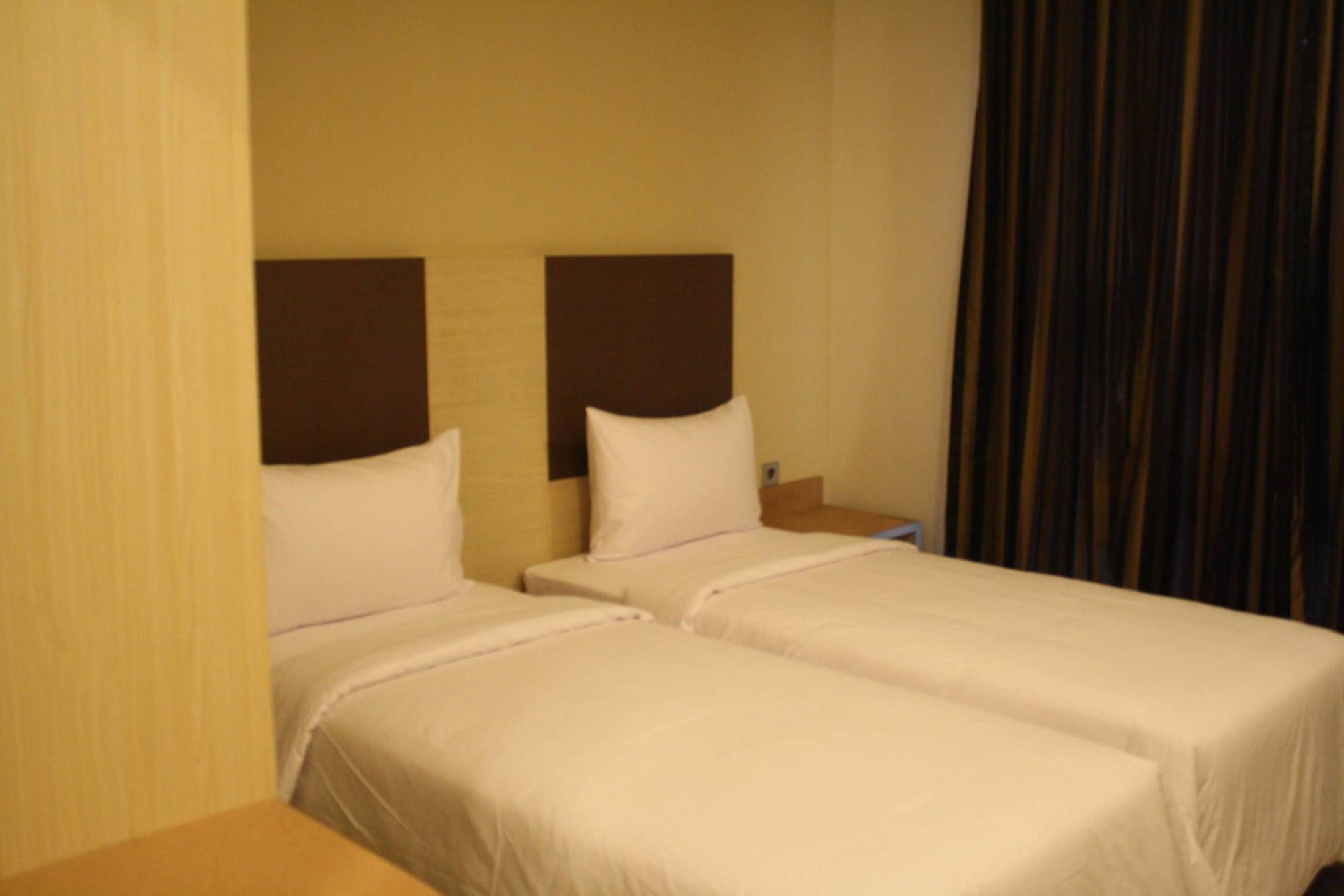 Sparks Odeon Sukabumi, Artotel Curated Экстерьер фото