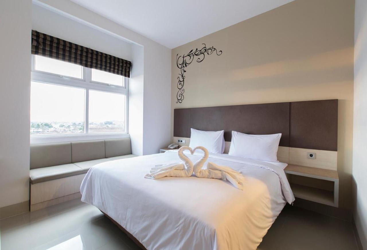 Sparks Odeon Sukabumi, Artotel Curated Экстерьер фото