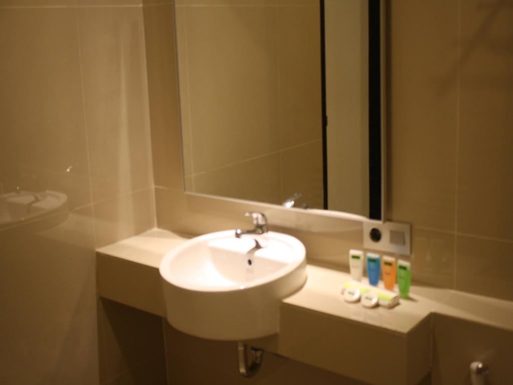 Sparks Odeon Sukabumi, Artotel Curated Экстерьер фото